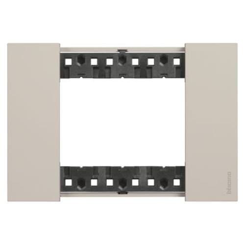 Ramă 3 module LEGRAND Living Now, finisaj Nisip
